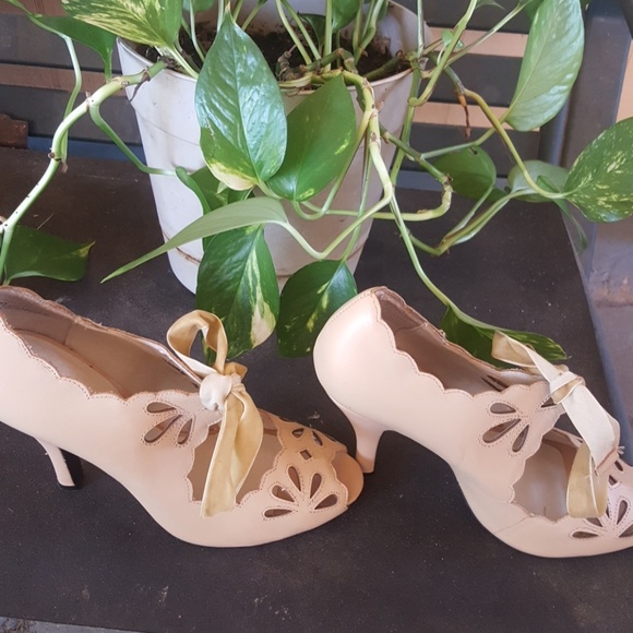 Heels - Picture 2 of 3